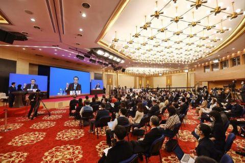 李克強(qiáng)：今年政府支出更多向民生領(lǐng)域傾斜，特別是義務(wù)教育和基本醫(yī)療