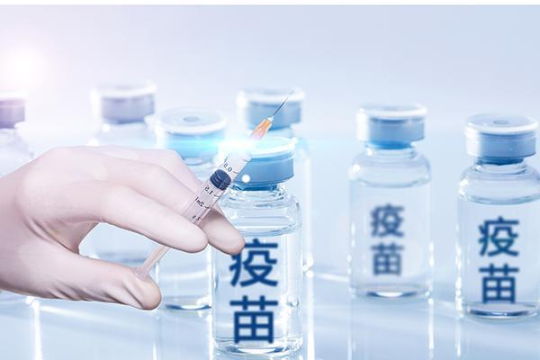 我國(guó)新冠疫苗累計(jì)接種近24億劑次，專(zhuān)家回應(yīng)熱點(diǎn)問(wèn)題